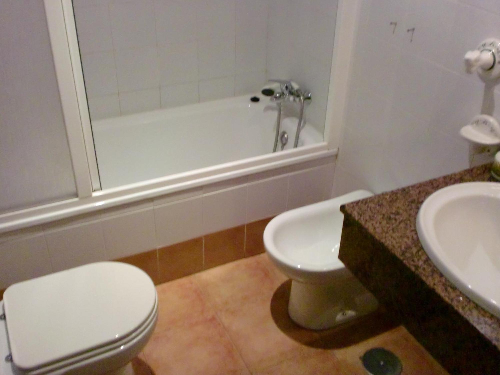 Hostal Las Tres Jotas Alcaracejos Chambre photo