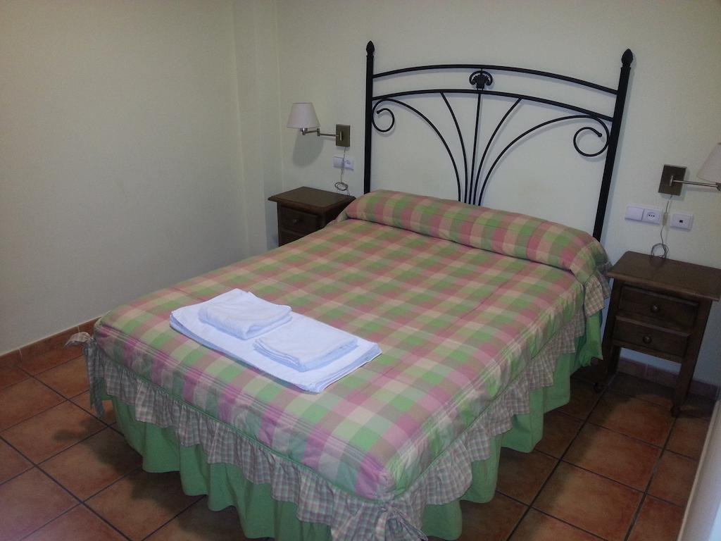 Hostal Las Tres Jotas Alcaracejos Chambre photo