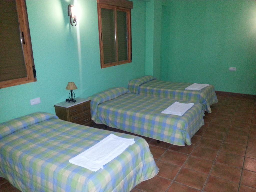 Hostal Las Tres Jotas Alcaracejos Chambre photo