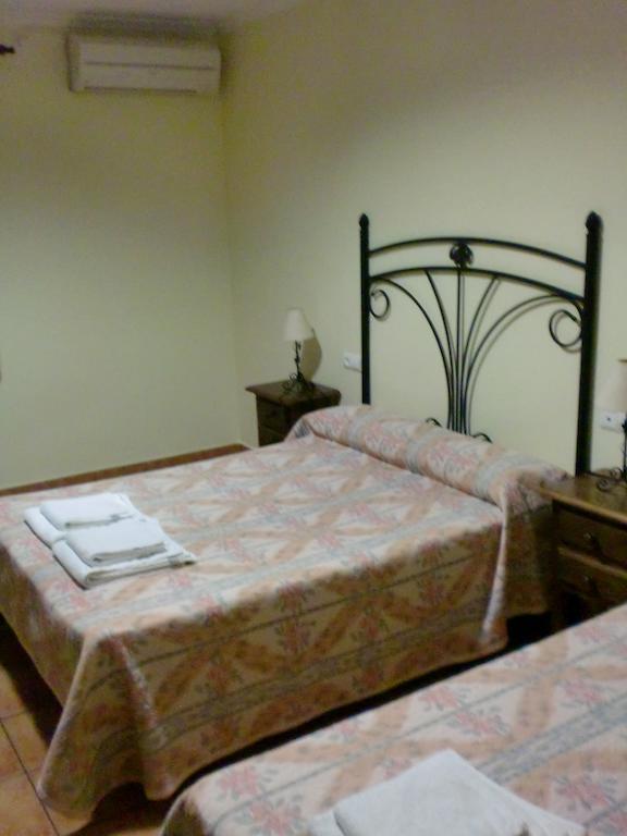 Hostal Las Tres Jotas Alcaracejos Chambre photo
