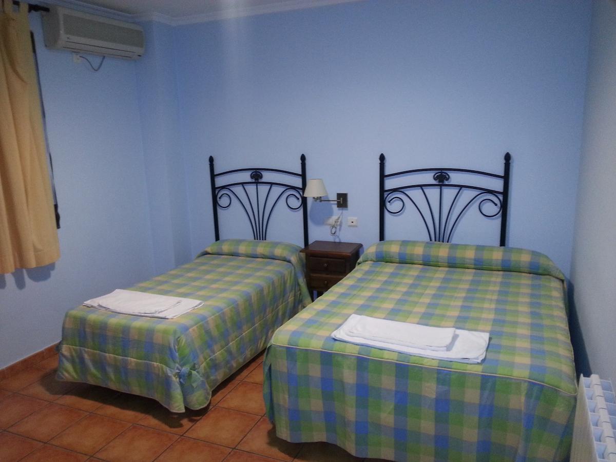 Hostal Las Tres Jotas Alcaracejos Chambre photo