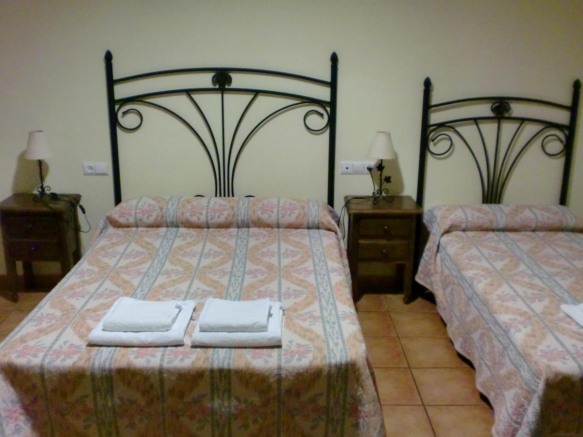 Hostal Las Tres Jotas Alcaracejos Chambre photo